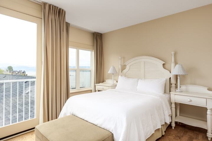 Room 4 of 74