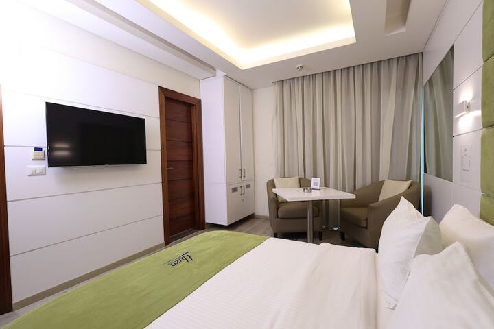 Room 34 of 105
