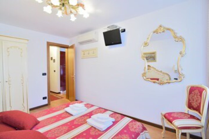 Room 12 of 53
