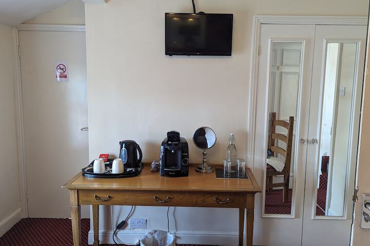 Room 8 of 22