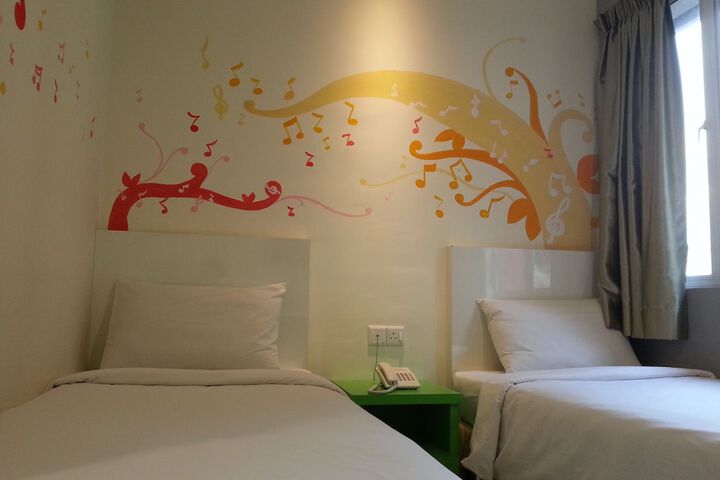 Room 12 of 38