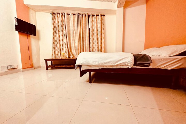 Room 10 of 27