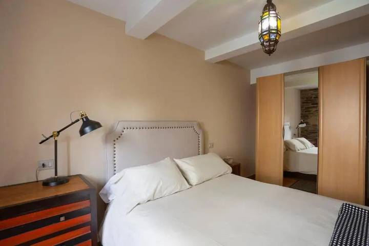 Room 2 of 9