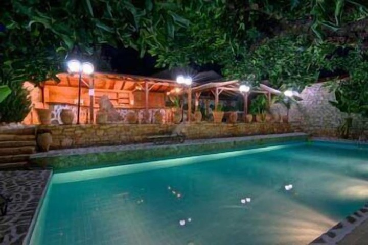 Hotel with Pool