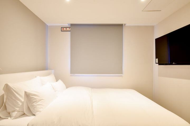 Room 18 of 35