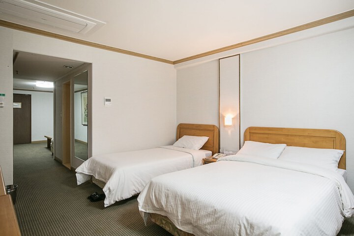 Room 15 of 78