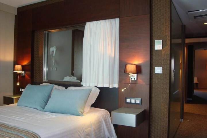 Room 3 of 37
