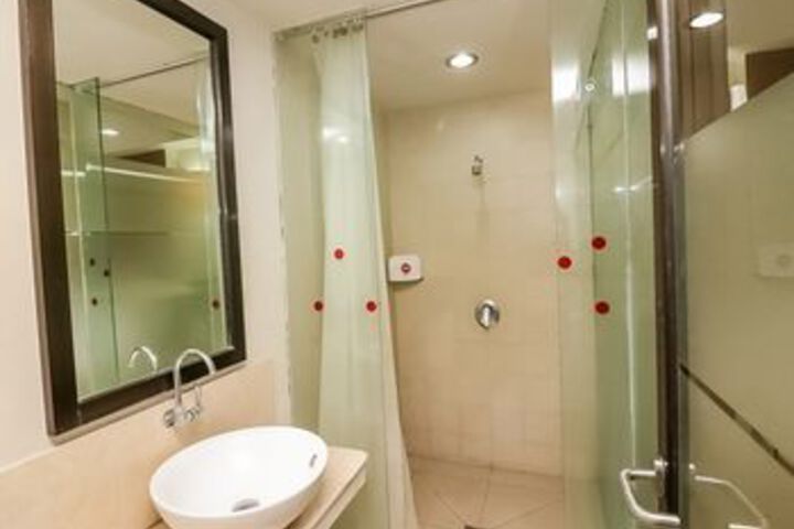 Room 4 of 62