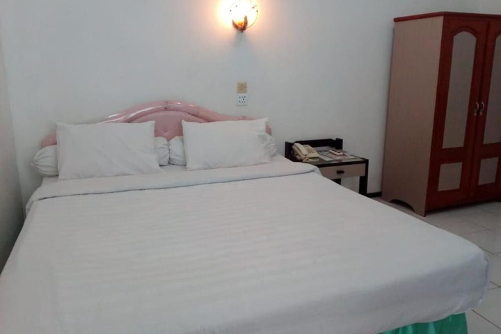 Room 7 of 42