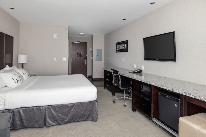 Room 6 of 37