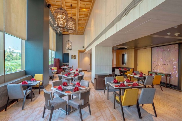 Dining 76 of 140