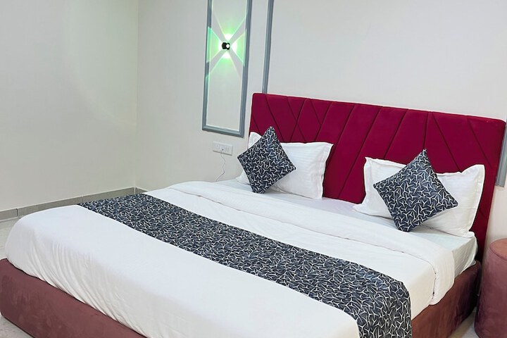 Room 8 of 20