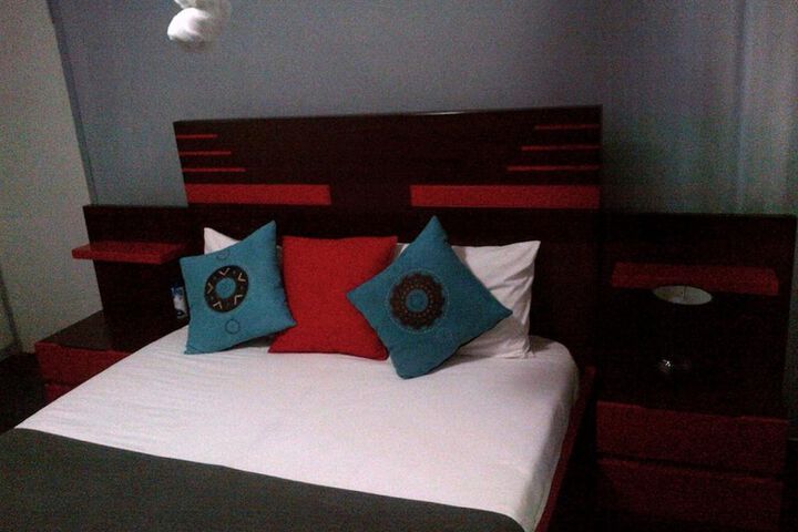 Room 5 of 14