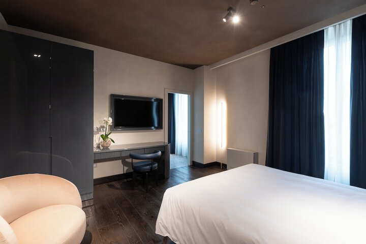 Room 8 of 26