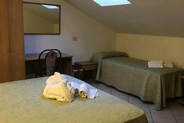 Room 5 of 15