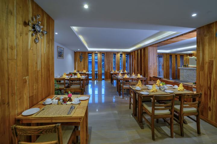 Dining 40 of 60