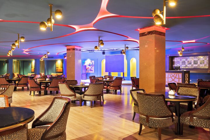 Lounge 163 of 220