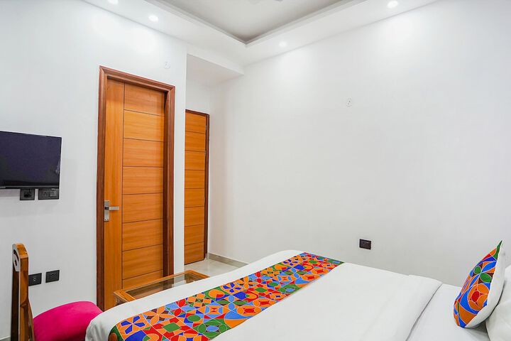 Room 15 of 28