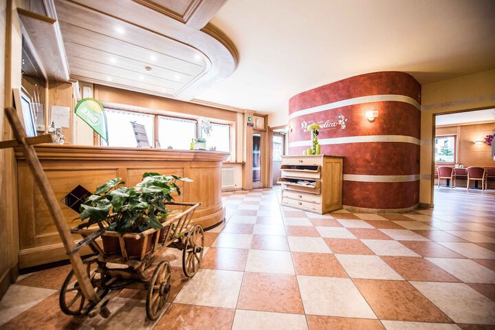 Entrance & Lobby