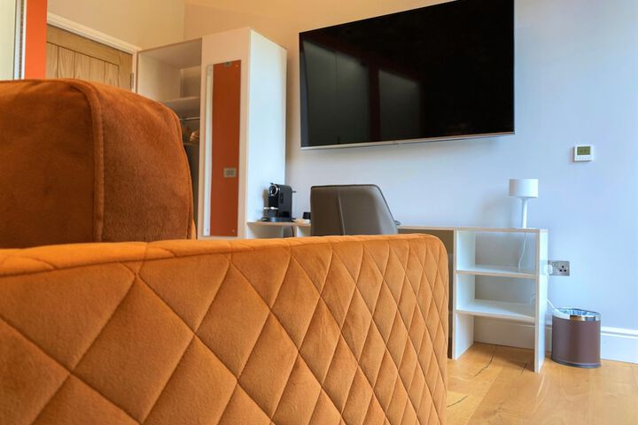 Room 15 of 104