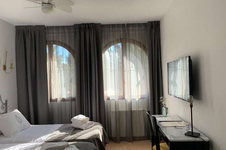 Room 8 of 96