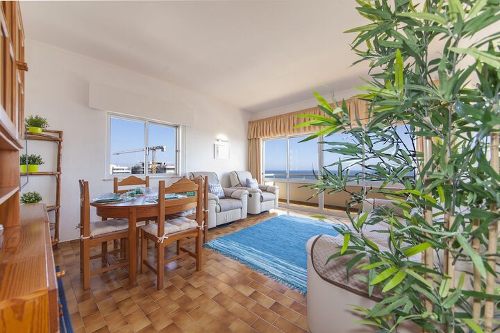 B43 - Spotless Seaview Apartment