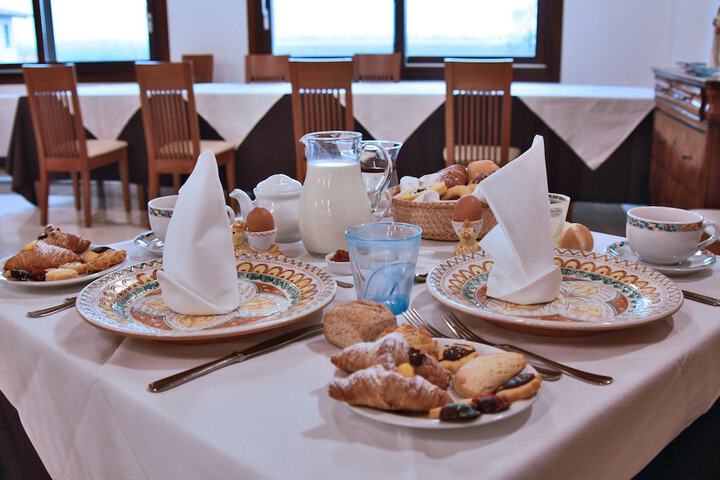 Breakfast/Coffee Service 14 of 26
