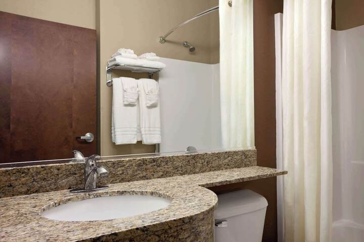 Suite Accessible Queen Size Bed (11 of 12)