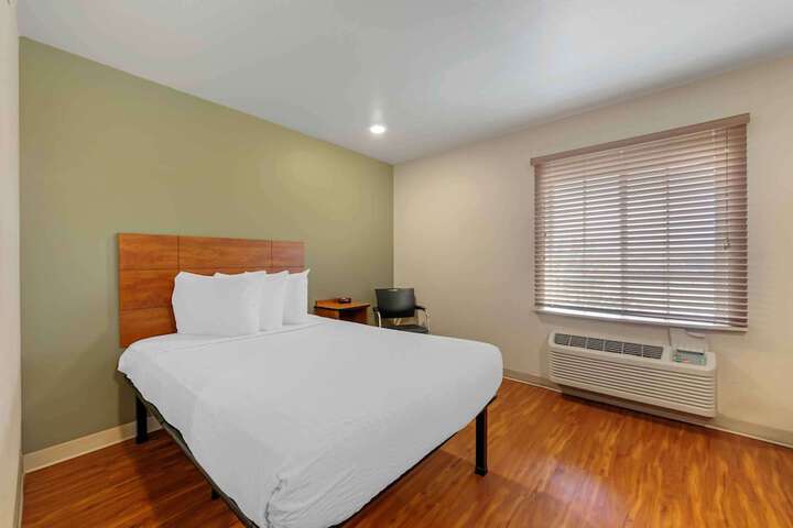 Studio Double Bed (1 of 8)