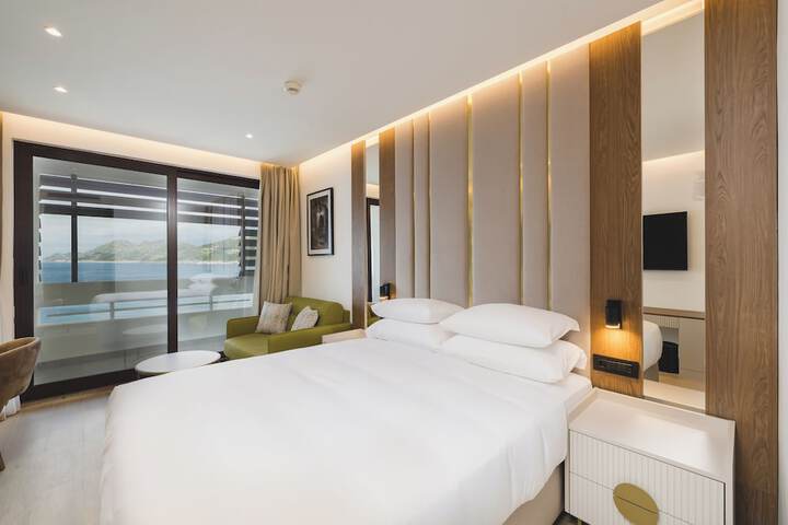 Room 18 of 211