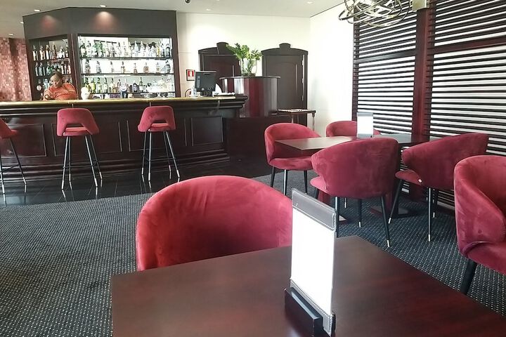 Lounge 76 of 97