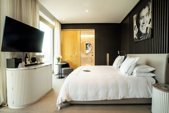 Room 9 of 49