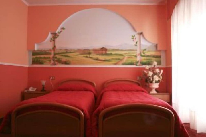 Room 13 of 32