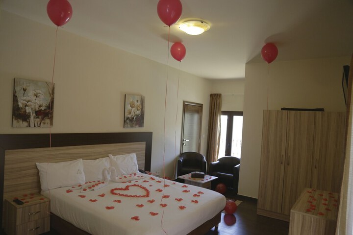 Room 8 of 32