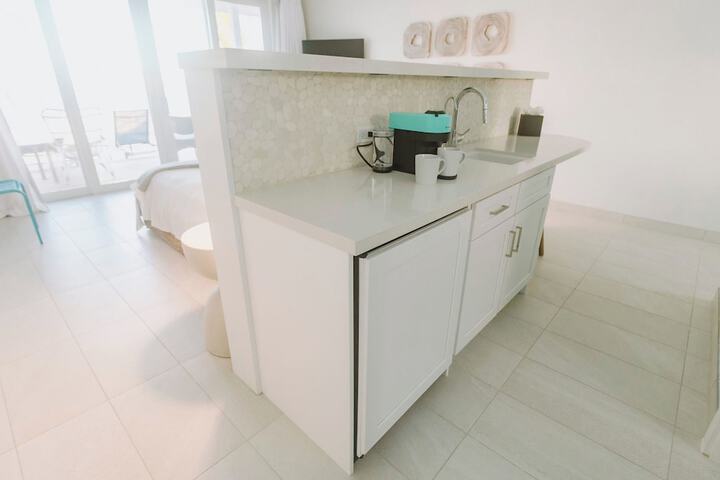 Mini-refrigerator