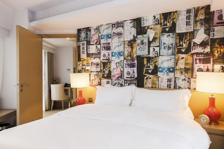 Room 17 of 37
