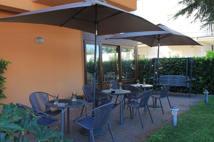 Hotel Exterior 61 of 64
