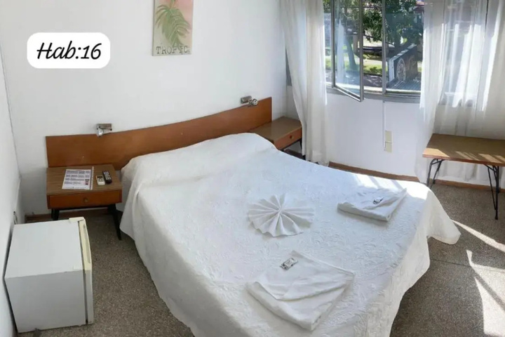 Room 6 of 8