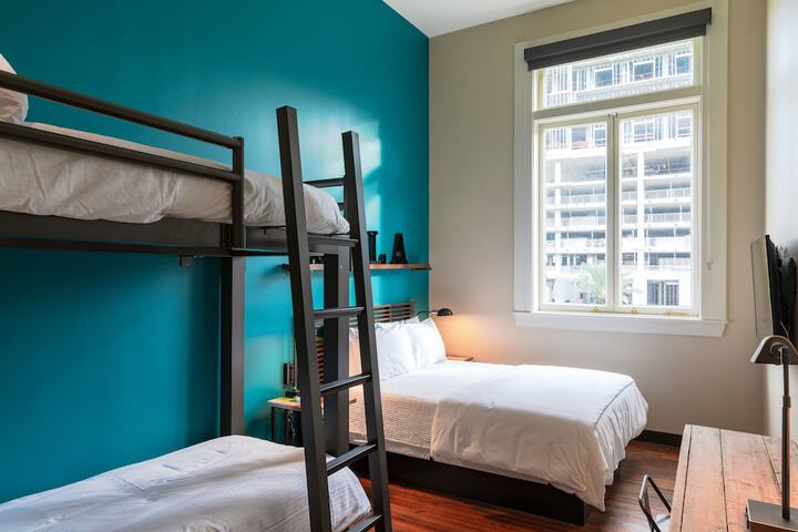 Room 6 of 31
