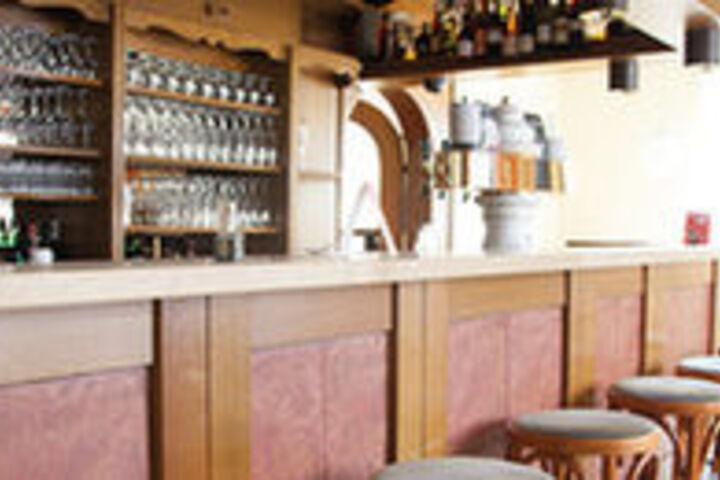 Lounge 24 of 35