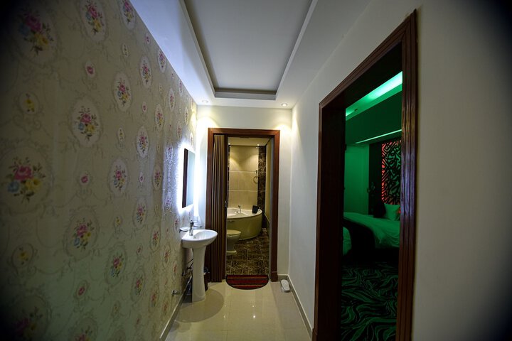 Room 33 of 43