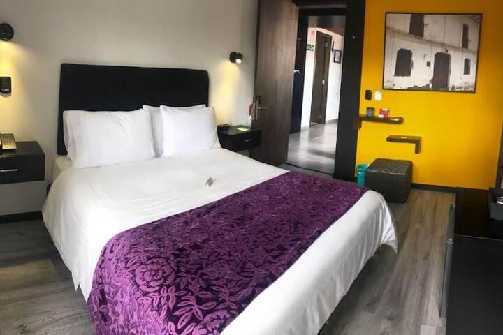 Room 33 of 86