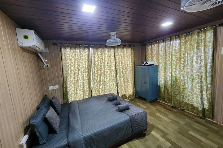Room 10 of 53