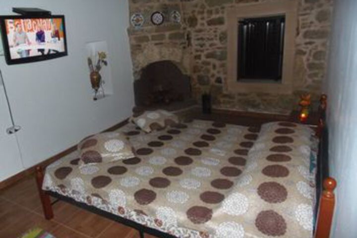 Room 4 of 12