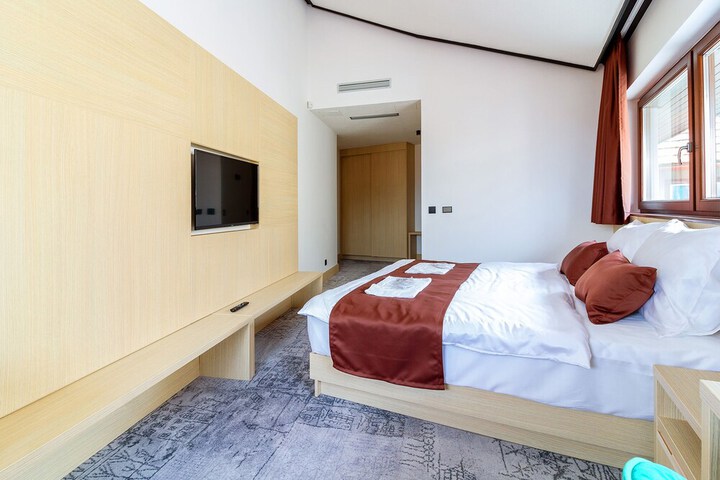 Room 9 of 47