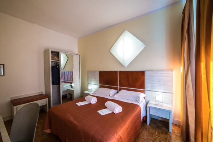 Room 19 of 38