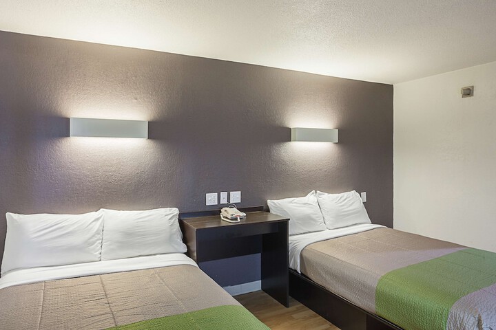 2 Double Beds (11 of 14)
