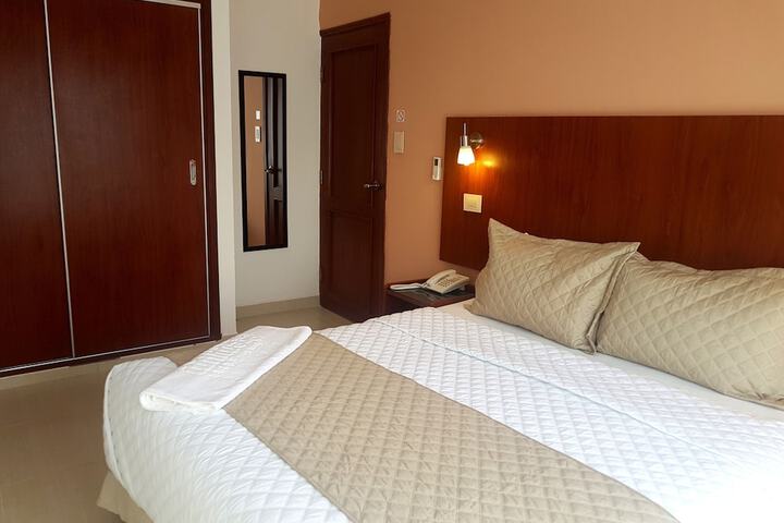 Room 9 of 122