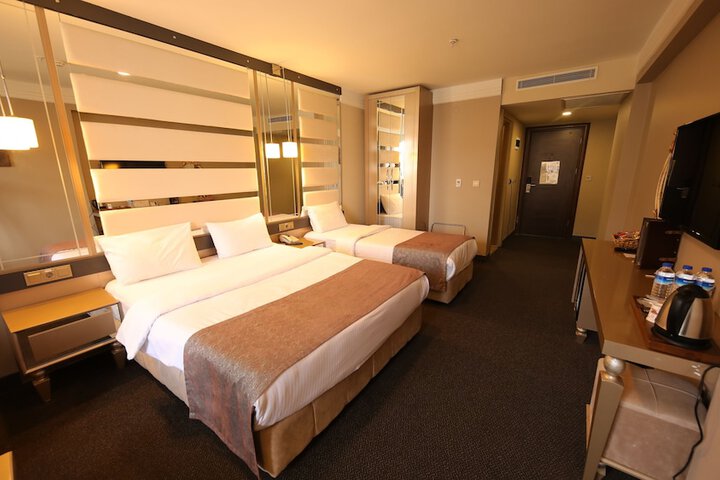 Room 18 of 66