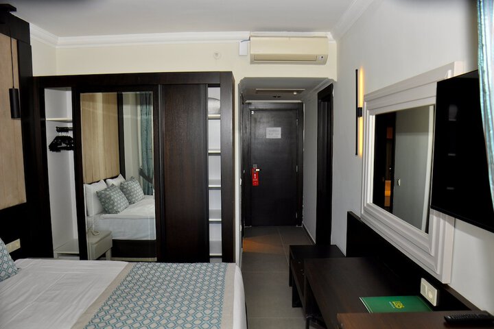 Room 28 of 82